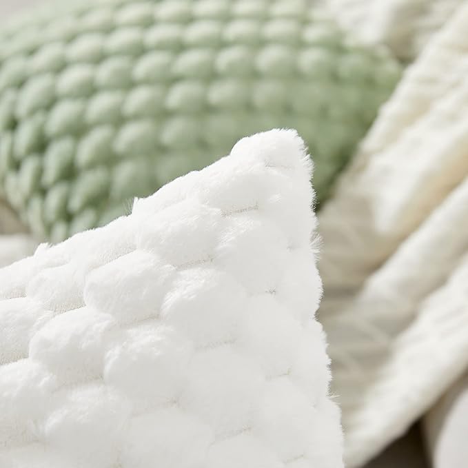 Yaertun Pack of 2 Super Soft Cozy Decorative Throw Pillow Covers Fuzzy Plush Faux Fur Luxury Cushion Cover Pillowcase for Sofa Couch Bed Livingroom 26x26 Inch White