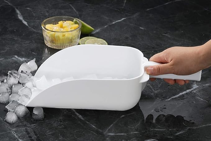 New Star Foodservice 34486 Polycarbonate Plastic Utility Ice Scoop, White, 64-Ounce