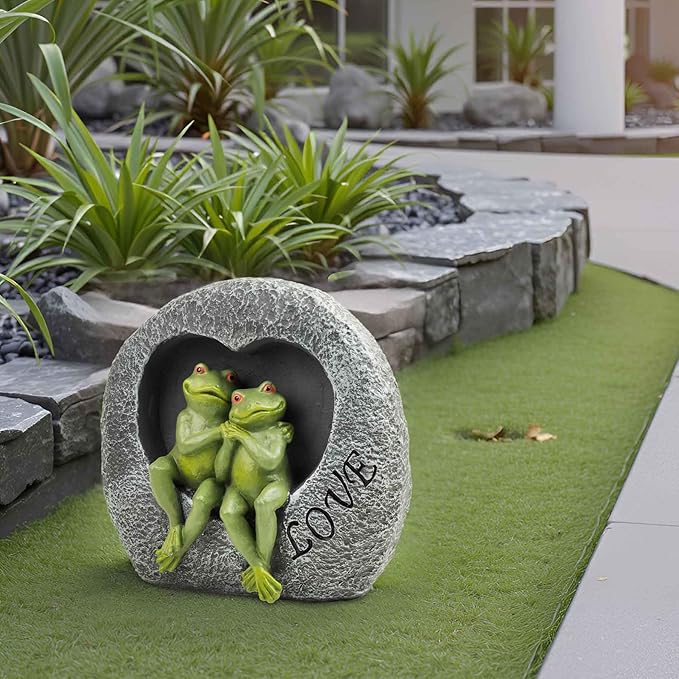 Love Frog Couple Garden Statue – 7" Resin Romantic Frog Figurines in Heart Rock, Outdoor Yard Art Decoration for Patio, Balcony, Lawn