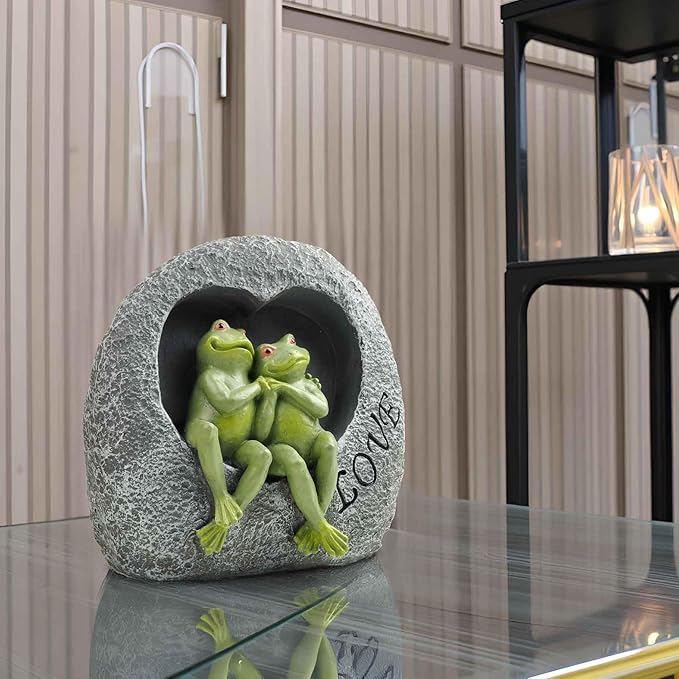 Love Frog Couple Garden Statue – 7" Resin Romantic Frog Figurines in Heart Rock, Outdoor Yard Art Decoration for Patio, Balcony, Lawn