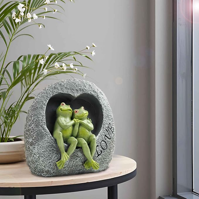 Love Frog Couple Garden Statue – 7" Resin Romantic Frog Figurines in Heart Rock, Outdoor Yard Art Decoration for Patio, Balcony, Lawn