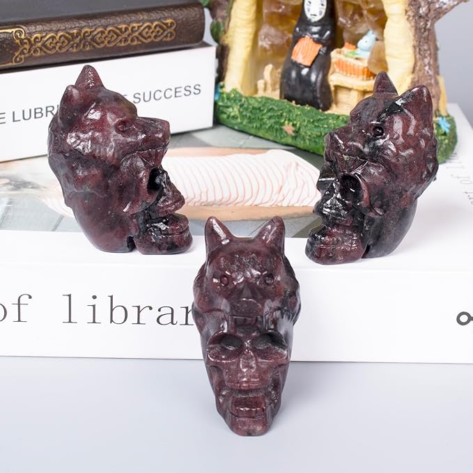 2.17 Inch Crystal Skull with Wolf Head Figurine Decor, Garnet Skull with Wolf Head Statue Decor for Home Office Desk, Hand Carved Healing Crystal Animal Statues Gifts for Women Men