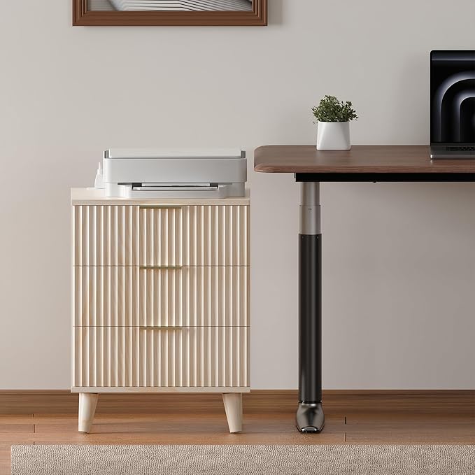 Fluted Nightstand with USB Charging Station, 3 Drawer Dresser Wood Modern Night Stand Bedside Table with Quiet Drawers & Large Storage End Table for Bedroom (1pcs, Natual)