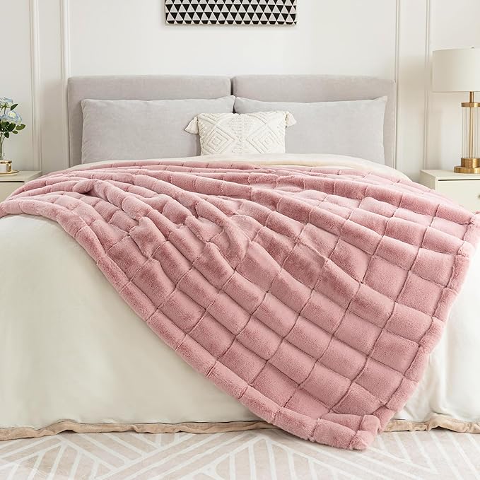 Touchat Faux Fur Throw Blanket, Luxury 1000GSM Ultra Thick Warm Rabbit Blanket for Couch Bed Sofa, 3D Checkered Pattern Lola Minky Comfort Blankets for Bedroom Living Room Women Gift, Pink