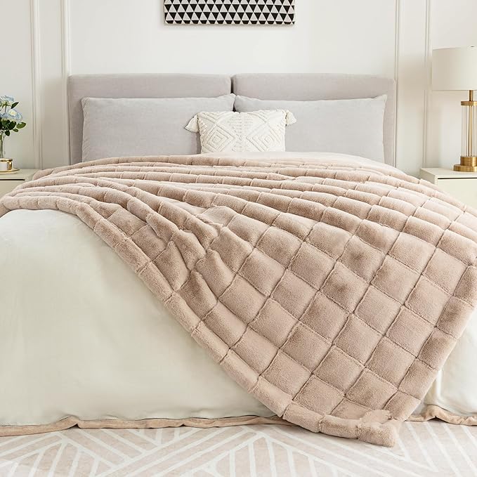 Touchat Faux Fur Throw Blanket, Luxury 1000GSM Ultra Thick Warm Rabbit Blanket for Couch Bed Sofa, 3D Checkered Pattern Lola Minky Comfort Blankets for Bedroom Living Room Women Gift, Coffee