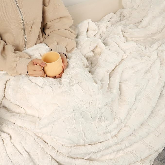 TOONOW Faux Fur Large Twin Size Blanket,Double Side Soft Fluffy Shaggy Fuzzy Blanket for Bed Sofa Couch(Cream White, 71x90 inch)