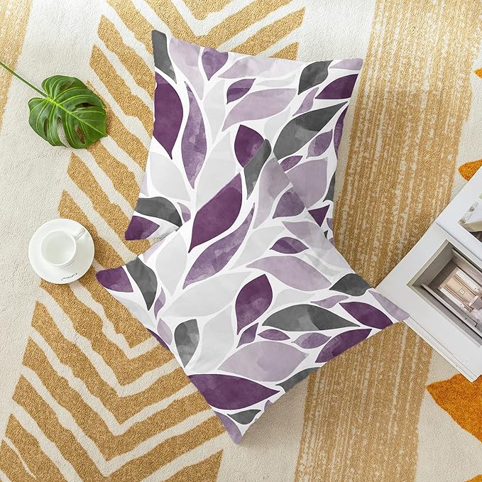 CaliTime Throw Pillow Cases Pack of 2 Cozy Fleece Falling Dahlia Floral Flowers Petals Decorative Cushion Covers for Couch Bed Sofa Farmhouse Decoration 22 X 22 Inches Deep Purple Grey
