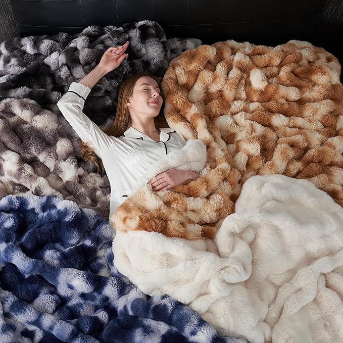 Amélie Home Faux Fur Throw Blanket, Ultra Soft Fuzzy Plush Bubble Blanket for Couch, Bed & Living Room, 60"x80", Cream White