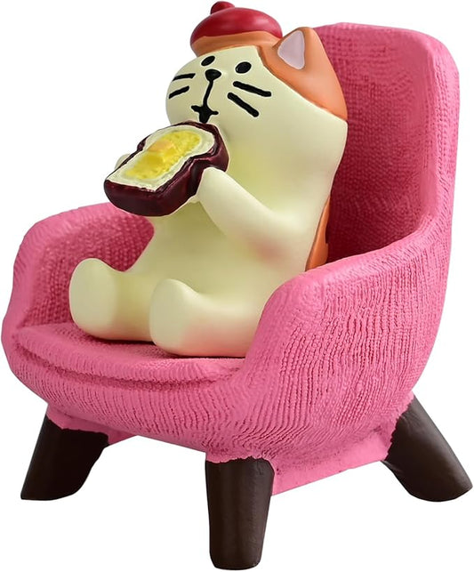 Cute Mini Cat Eating Toast Bread Figurine with Small Sofa Resin Figure for Office Home Decor for Cat Lovers (Pink Sofa)