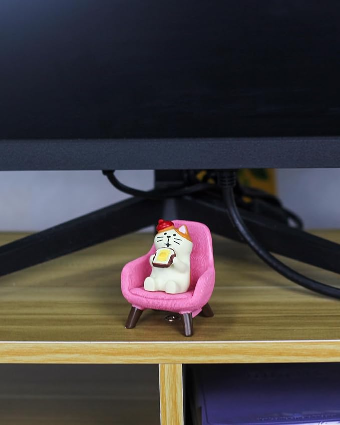 Cute Mini Cat Eating Toast Bread Figurine with Small Sofa Resin Figure for Office Home Decor for Cat Lovers (Pink Sofa)