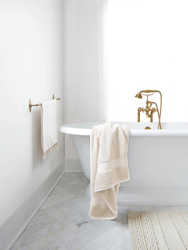 Delara Organic Cotton Luxuriously Plush Bath Towel Pack of 4 | GOTS & OEKO-TEX Certified | Premium Hotel Quality Towels | Feather Touch Technology|650 GSM Long Staple|Soft, Quick Dry & Ultra-Absorbent