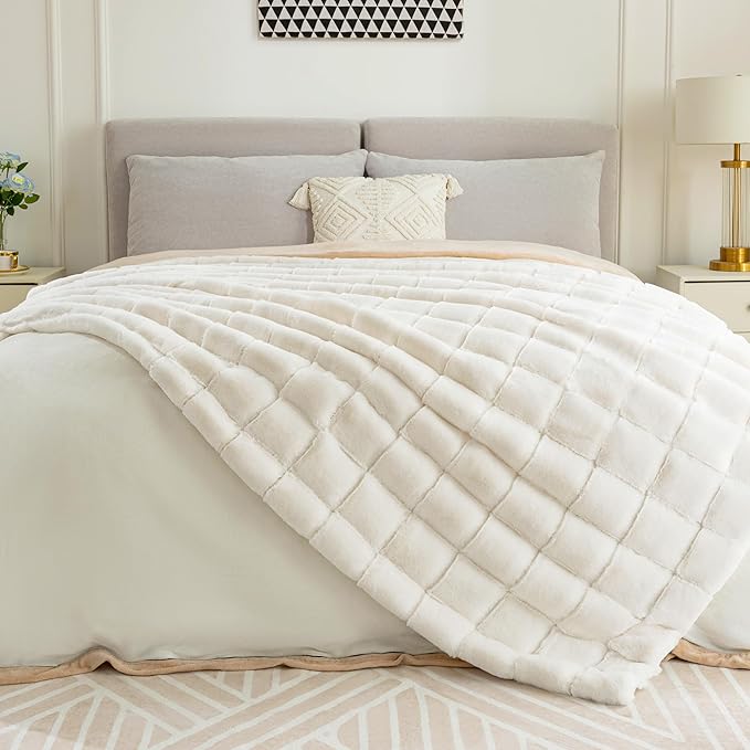 Touchat Faux Fur Throw Blanket, Luxury 1000GSM Ultra Thick Warm Rabbit Blanket for Couch Bed Sofa, 3D Checkered Pattern Lola Minky Comfort Blankets for Bedroom Living Room Women Gift, White