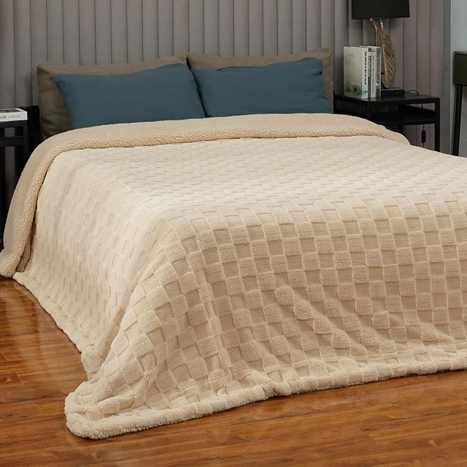Pawque Super Soft Cozy Throw Blanket King Size for Couch Bed, Fluffy Sherpa Fleece Reversible Thick Warm Fuzzy Blanket for All-Season, 3D Checkered Jacquard Decorative Blankets, Khaki, 108"x90"
