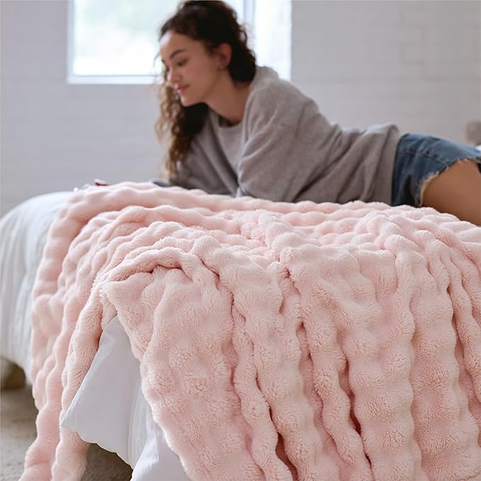 Bedsure 3D Bubble Blanket for Couch - GentleSoft Pink Throw Blanket for Sofa Bed Room Decor - Luxury Warm Cozy Gifts for Grilfriend, All Seasons, Crystal Pink, 50"×60"