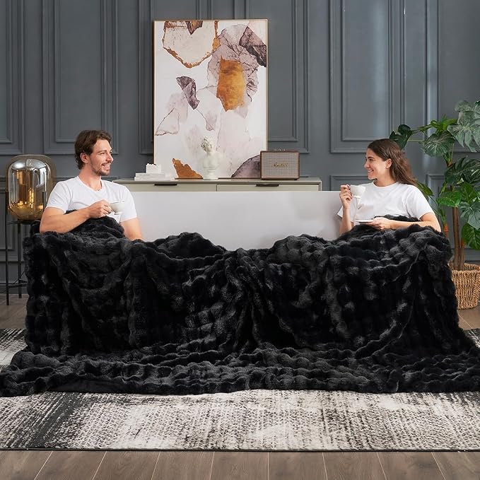 Cozy Bliss Faux Fur Throw Blanket for Couch, Fuzzy Soft Plush Thick Bubble Blanket for Sofa Bedroom Living Room, 90 * 90 Inches Black