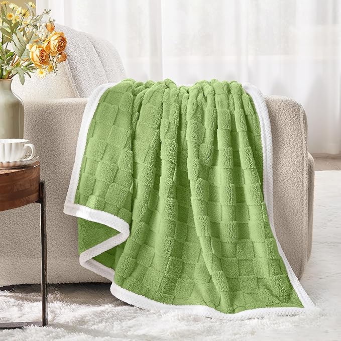 BEDELITE Super Soft Throw Blanket for Couch and Bed, Lightweight Cozy Fluffy Decorative 3D Checkered Blanket, Warm and Fuzzy Fleece Blanket for Camping, Travel(Green, 60"x80")