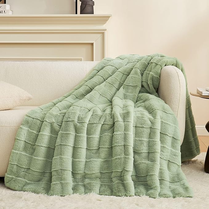 Cozy Bliss Fluffy Faux Fur Throw Blanket for Couch,Warm Cozy Soft Green Throw Blankets for Sofa Bed Living Room,50x60 Inches