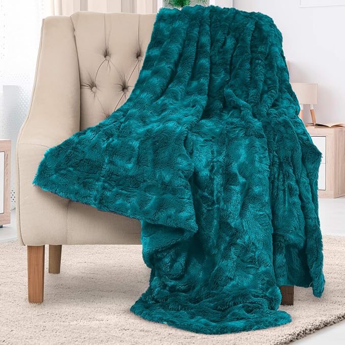 Everlasting Comfort Soft & Comfortable Teal Faux Fur Throw Blanket for Couch - (50"x65") Minky & Fluffy Fall Blankets & Throws, Plush Fuzzy Cover for Bed, Sofa & Living Room - Cozy Home Decor