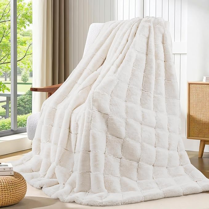 Touchat Faux Fur Throw Blanket, Luxury 1000GSM Ultra Thick Warm Rabbit Blanket for Couch Bed Sofa, 3D Checkered Pattern Lola Minky Comfort Blankets for Bedroom Living Room Women Gift, White