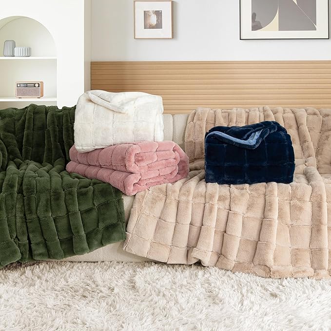 Touchat Faux Fur Throw Blanket, Luxury 1000GSM Ultra Thick Warm Rabbit Blanket for Couch Bed Sofa, 3D Checkered Pattern Lola Minky Comfort Blankets for Bedroom Living Room Women Gift, Pink