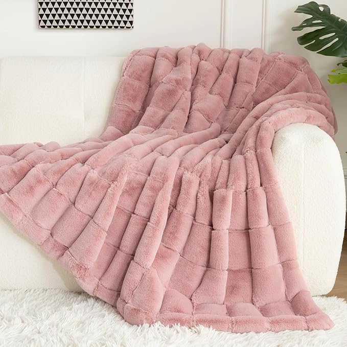 Touchat Faux Fur Throw Blanket, Luxury 1000GSM Ultra Thick Warm Rabbit Blanket for Couch Bed Sofa, 3D Checkered Pattern Lola Minky Comfort Blankets for Bedroom Living Room Women Gift, Pink