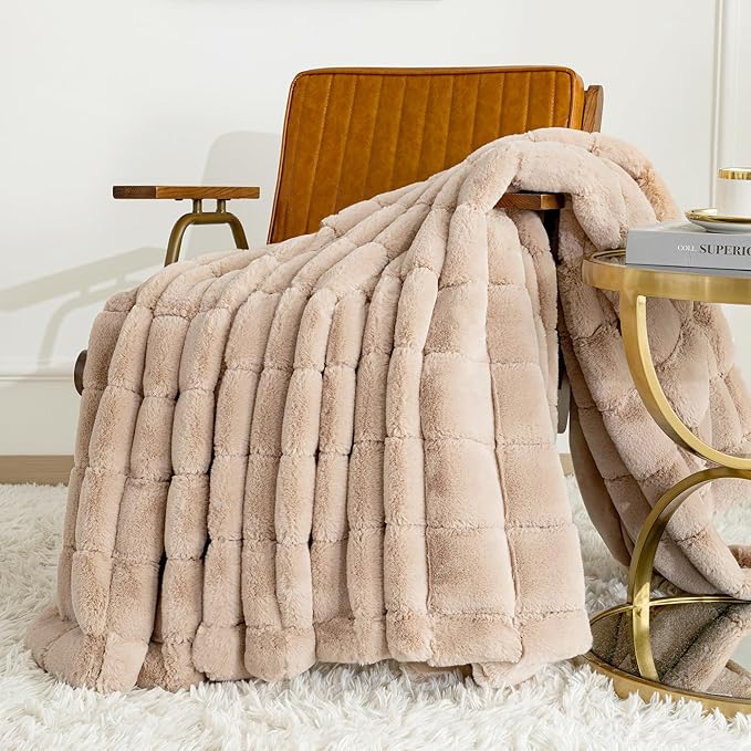 Touchat Faux Fur Throw Blanket, Luxury 1000GSM Ultra Thick Warm Rabbit Blanket for Couch Bed Sofa, 3D Checkered Pattern Lola Minky Comfort Blankets for Bedroom Living Room Women Gift, Coffee