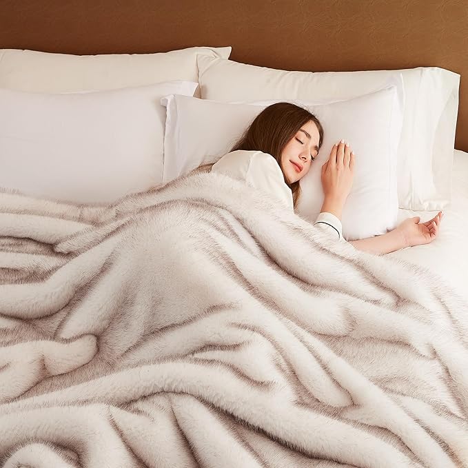 L'AGRATY Faux Fur Throw Blanket: 60''x 80'' Luxury Fluffy Plush Thick Faux Fur Blanket for Bed Couch Sofa - Cozy Soft Fuzzy Blankets for Women Man: Minky Couture Decoration Blanket (White Beige)