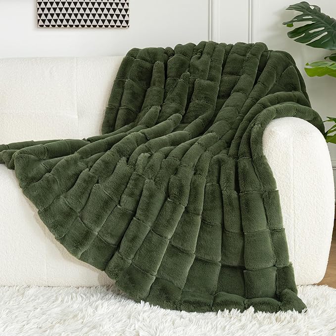 Touchat Faux Fur Throw Blanket, Luxury 1000GSM Ultra Thick Warm Rabbit Blanket for Couch Bed Sofa, 3D Checkered Pattern Lola Minky Comfort Blankets for Bedroom Living Room Women Gift, Green