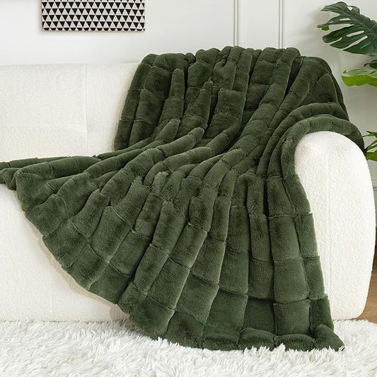Touchat Faux Fur Throw Blanket, Luxury 1000GSM Ultra Thick Warm Rabbit Blanket for Couch Bed Sofa, 3D Checkered Pattern Lola Minky Comfort Blankets for Bedroom Living Room Women Gift, Green