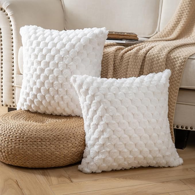 Pack of 2 Super Soft Throw Pillow Covers 18x18 Inch Faux Fur Plush Pillowcase Luxury Cozy Fluffy Decorative Cushion Cover for Sofa Couch Bed Livingroom Cream White