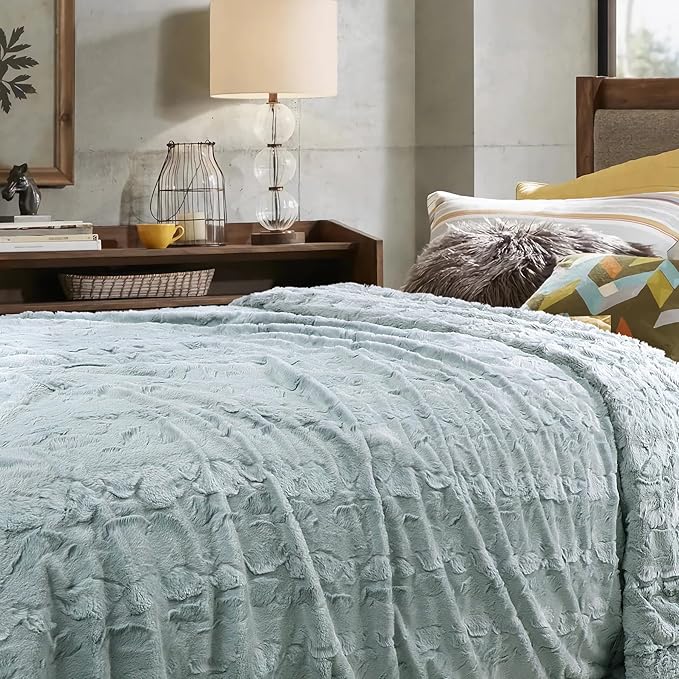 TOONOW Faux Fur Luxury Throw Blanket,Double Side Soft Fluffy Shaggy Fuzzy Blanket for Couch Sofa Bed (Glacier Gray, Queen Size)