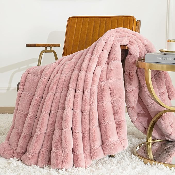 Touchat Faux Fur Throw Blanket, Luxury 1000GSM Ultra Thick Warm Rabbit Blanket for Couch Bed Sofa, 3D Checkered Pattern Lola Minky Comfort Blankets for Bedroom Living Room Women Gift, Pink