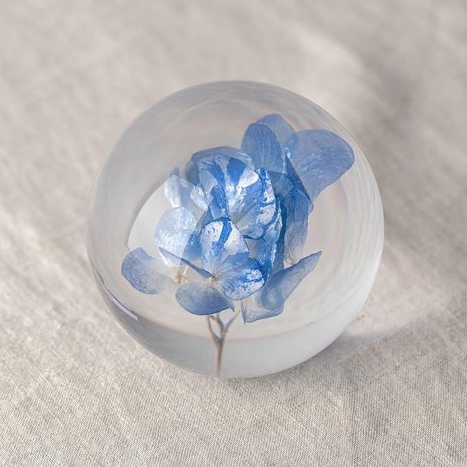 Real Blue Hydrangea Paperweight - Home Decor Crystal Resin Ball 3.14in (80mm) - Clear Blue Hydrangea Flower Globe for Special Days - Sphere Figurine Office Paperweight w/Flat Bottom
