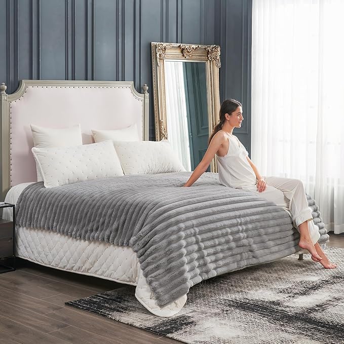 Cozy Bliss Faux Fur Throw Blanket for Couch, Cozy Warm Plush Striped Blanket for Sofa Bedroom Living Room, 90 * 90 Inches Gray