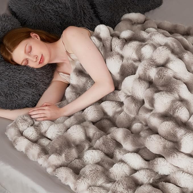 Touchat Luxury 1000GSM Faux Rabbit Fur Throw Blanket, Super Heavy Warm Cozy Brown Blankets for Couch Bed Sofa, Ruched Plush Fuzzy Elegant Soft Reversible Mink Blanket for Living Room Bedroom
