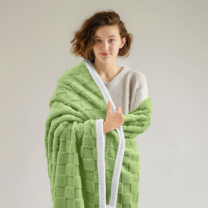 BEDELITE Super Soft Throw Blanket for Couch and Bed, Lightweight Cozy Fluffy Decorative 3D Checkered Blanket, Warm and Fuzzy Fleece Blanket for Camping, Travel(Green, 60"x80")