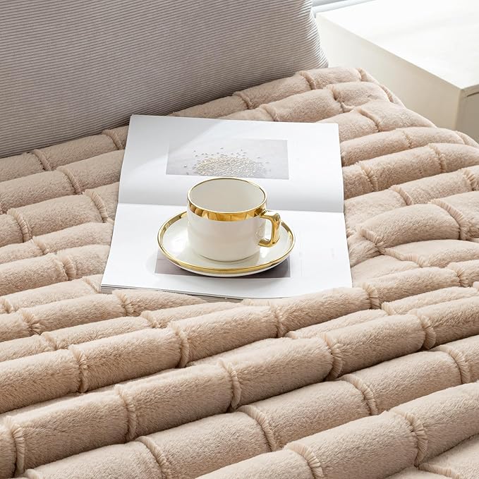 Touchat Faux Fur Throw Blanket, Luxury 1000GSM Ultra Thick Warm Rabbit Blanket for Couch Bed Sofa, 3D Checkered Pattern Lola Minky Comfort Blankets for Bedroom Living Room Women Gift, Coffee