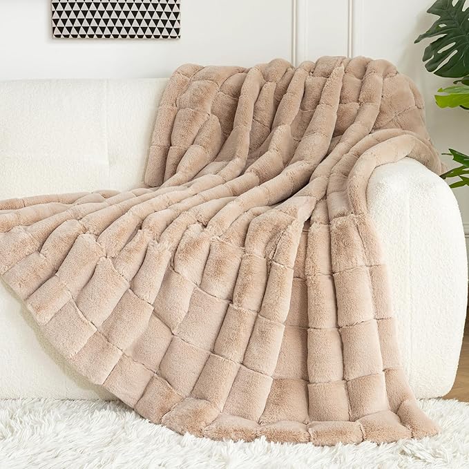 Touchat Faux Fur Throw Blanket, Luxury 1000GSM Ultra Thick Warm Rabbit Blanket for Couch Bed Sofa, 3D Checkered Pattern Lola Minky Comfort Blankets for Bedroom Living Room Women Gift, Coffee