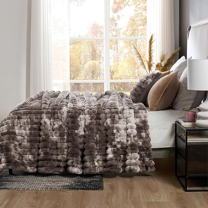 Cozy Bliss Faux Fur Throw Blanket for Couch, Cozy Warm Plush Striped Blanket for Sofa Bedroom Living Room, 90 * 90 Inches Tie-dye Grey