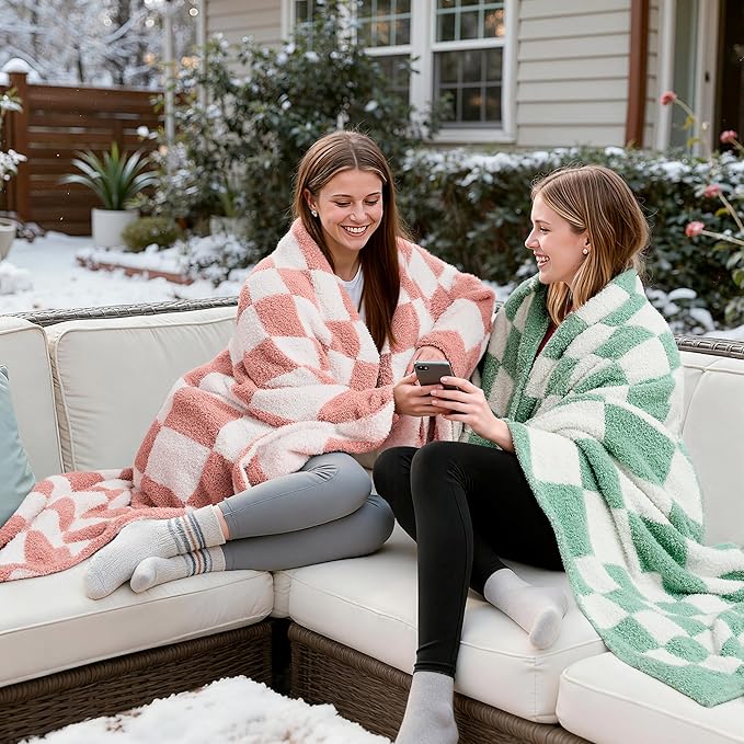 Joiedomi Throw Blanket for Couch, Pink White Checkered Knitted Blankets Gifts for Women Mom Girls, Cozy Cute Soft Throw Home Room Decor Aesthetic Women Mothers Birthday Gifts 50x70 Inches