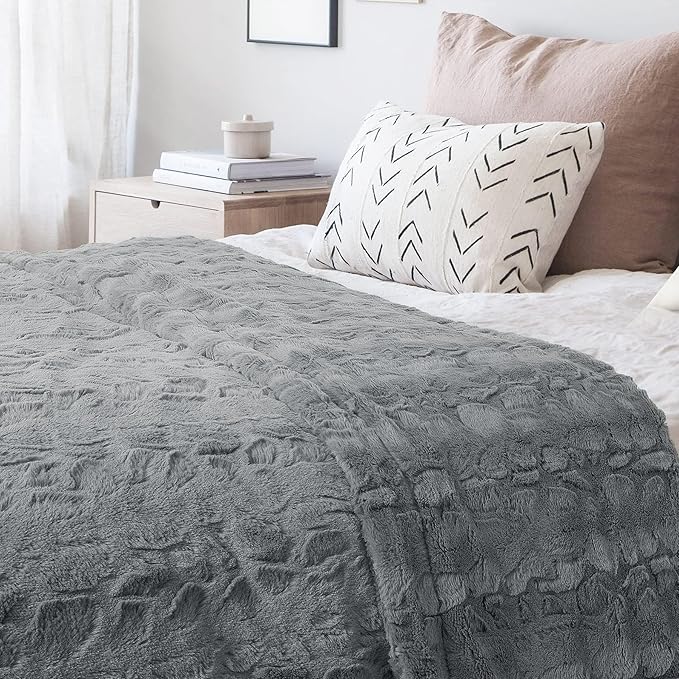 TOONOW Faux Fur Luxury Throw Blanket,Double Side Soft Fluffy Shaggy Fuzzy Blanket for Couch Sofa Bed (Light Grey, Throw)