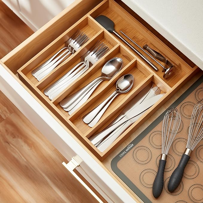 Amazon Basics Silverware Set, Stainless Steel Flatware, Dishwasher Safe, Service for 4, 20-Piece Forks and Spoons, Round Edge