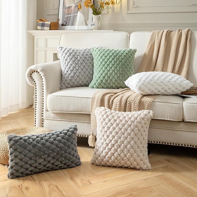 Pack of 2 Super Soft Throw Pillow Covers 22x22 Inch Faux Fur Plush Pillowcase Luxury Cozy Fluffy Decorative Cushion Cover for Sofa Couch Bed Livingroom Black