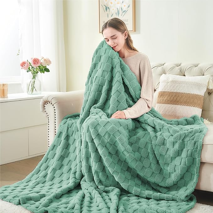 BEDELITE Super Soft Throw Blanket for Couch and Bed, Lightweight Cozy Fluffy Decorative 3D Checkered Blanket, Warm and Fuzzy Fleece Blanket for Camping, Travel(Sage Green, 60"x80")