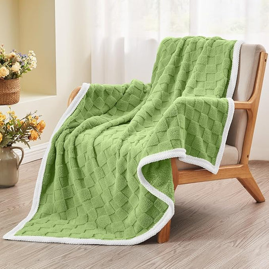 BEDELITE Super Soft Throw Blanket for Couch and Bed, Lightweight Cozy Fluffy Decorative 3D Checkered Blanket, Warm and Fuzzy Fleece Blanket for Camping, Travel(Green, 60"x80")