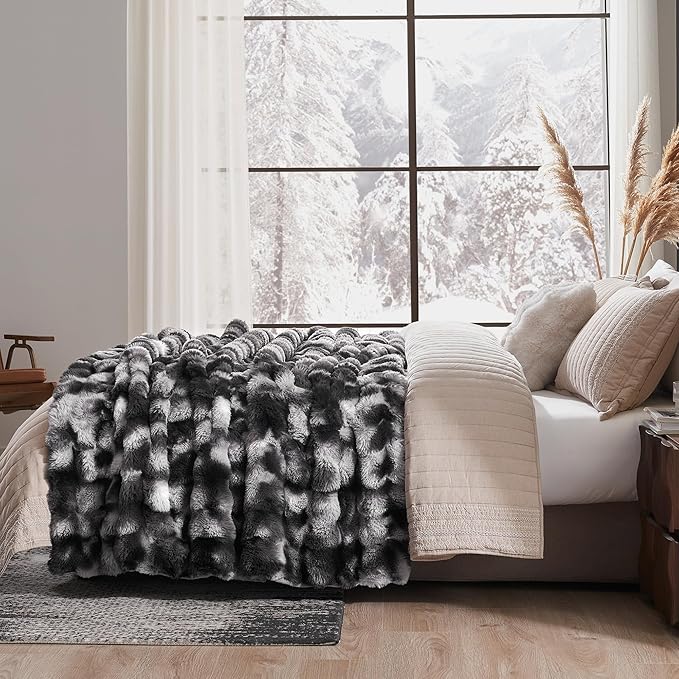 Amélie Home Faux Fur Throw Blanket, Ultra Soft Fuzzy Plush Bubble Blanket for Couch, Bed & Living Room, 60"x80", Tie-dye Kahki