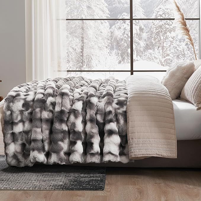 Amélie Home Faux Fur Throw Blanket for Couch, Ultra Soft Fuzzy Plush Bubble Throw for Sofa, Living Room & Home Decor, 50"x60", Tie-dye Grey